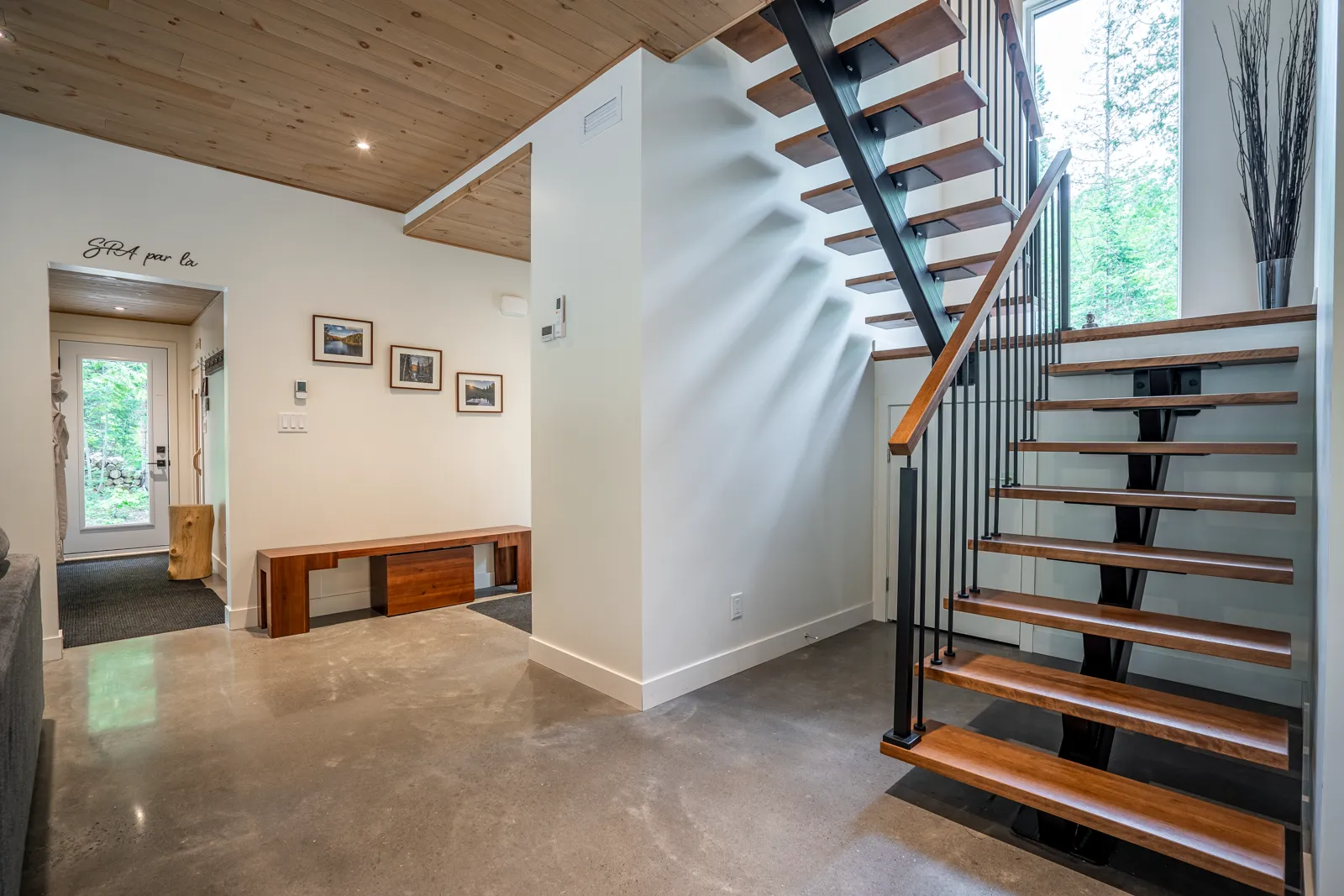 Escalier architectural en bois et métal