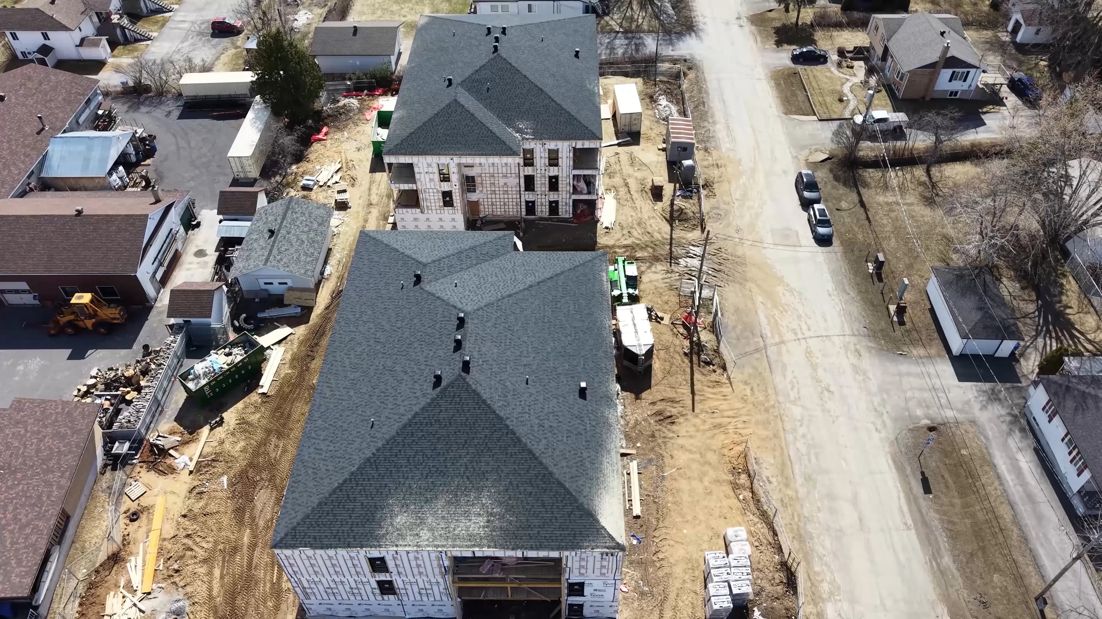 Vue du chantier des deux immeubles jumeaux à Saint-Charles-Borromée