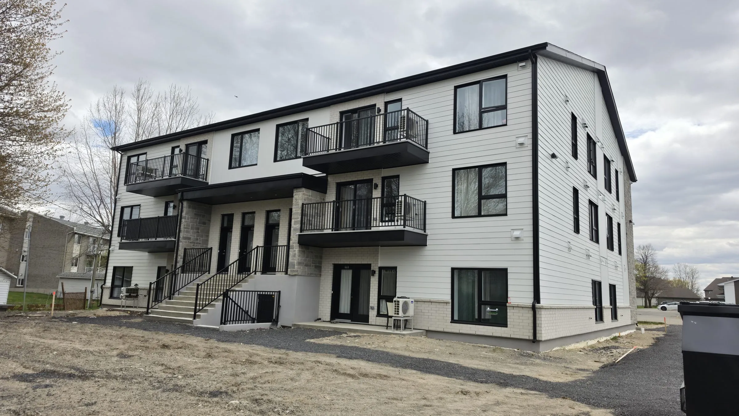 Vue alternative du 12-plex à Berthierville