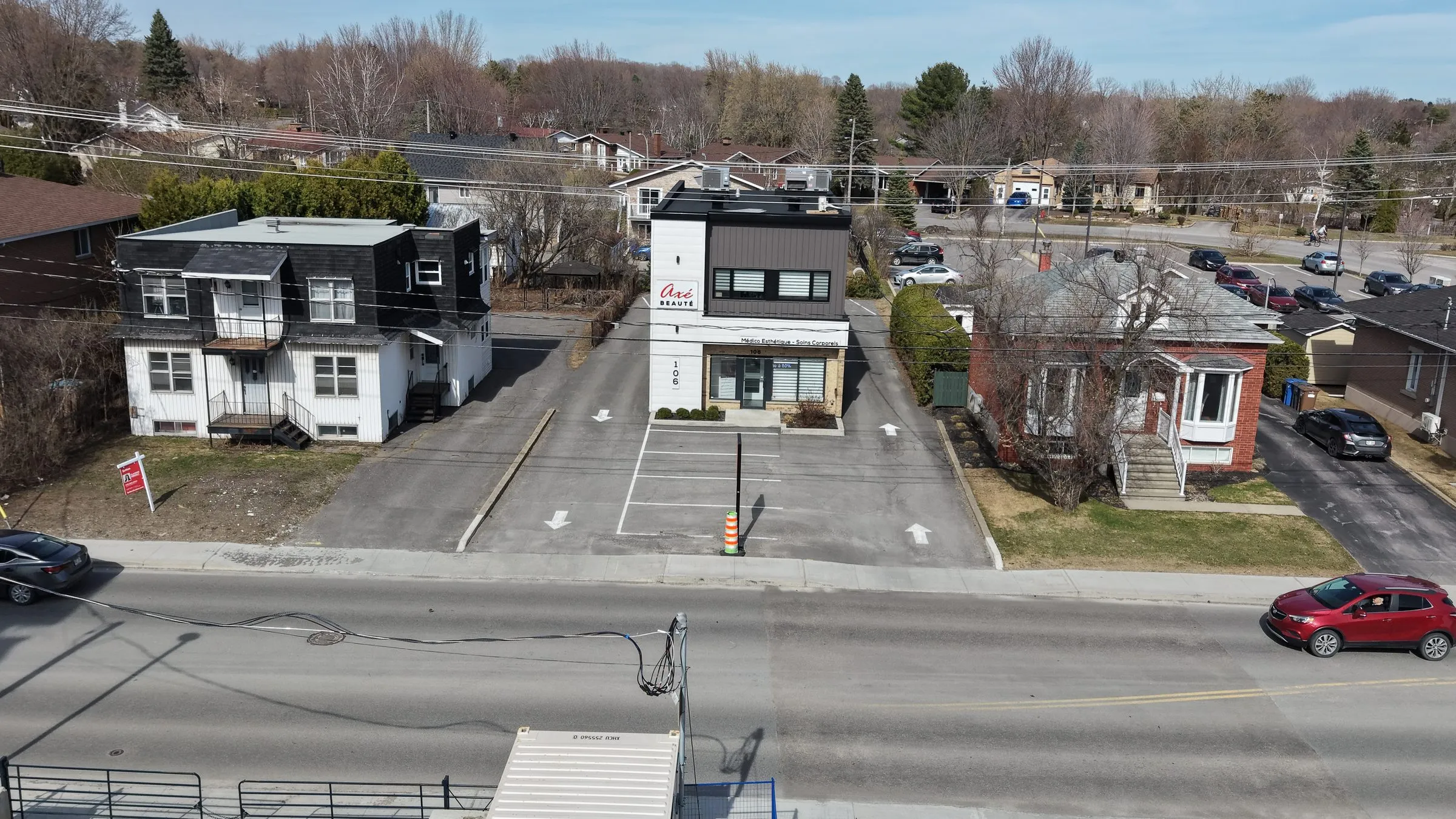 Vue aérienne du bâtiment dans son axe commercial de la rue de la Visitation