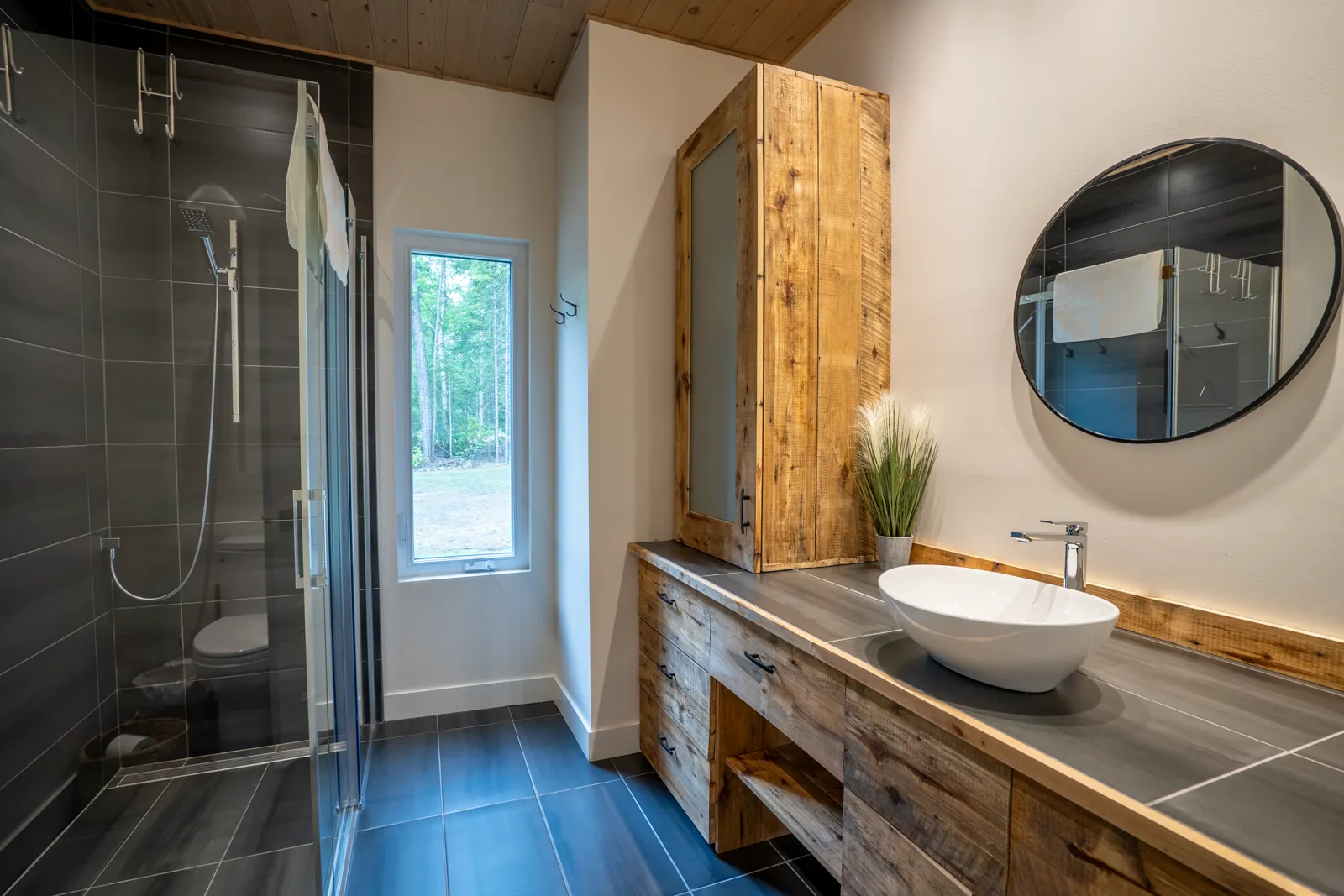 Salle de bain au design industriel