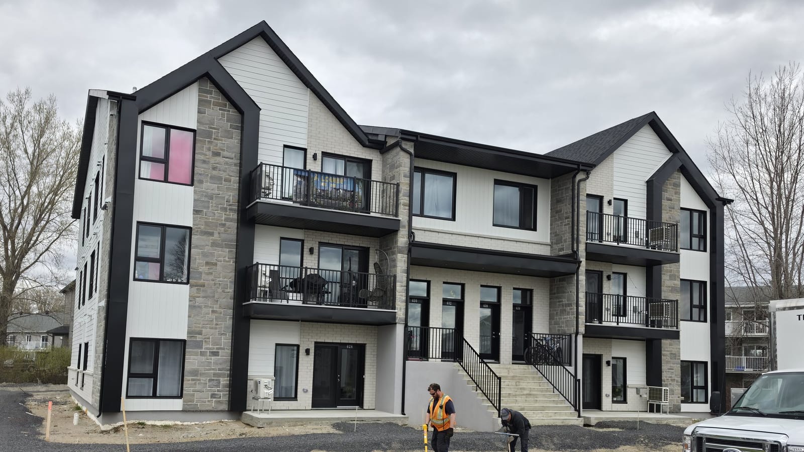 Chantier de construction multi-logements en cours