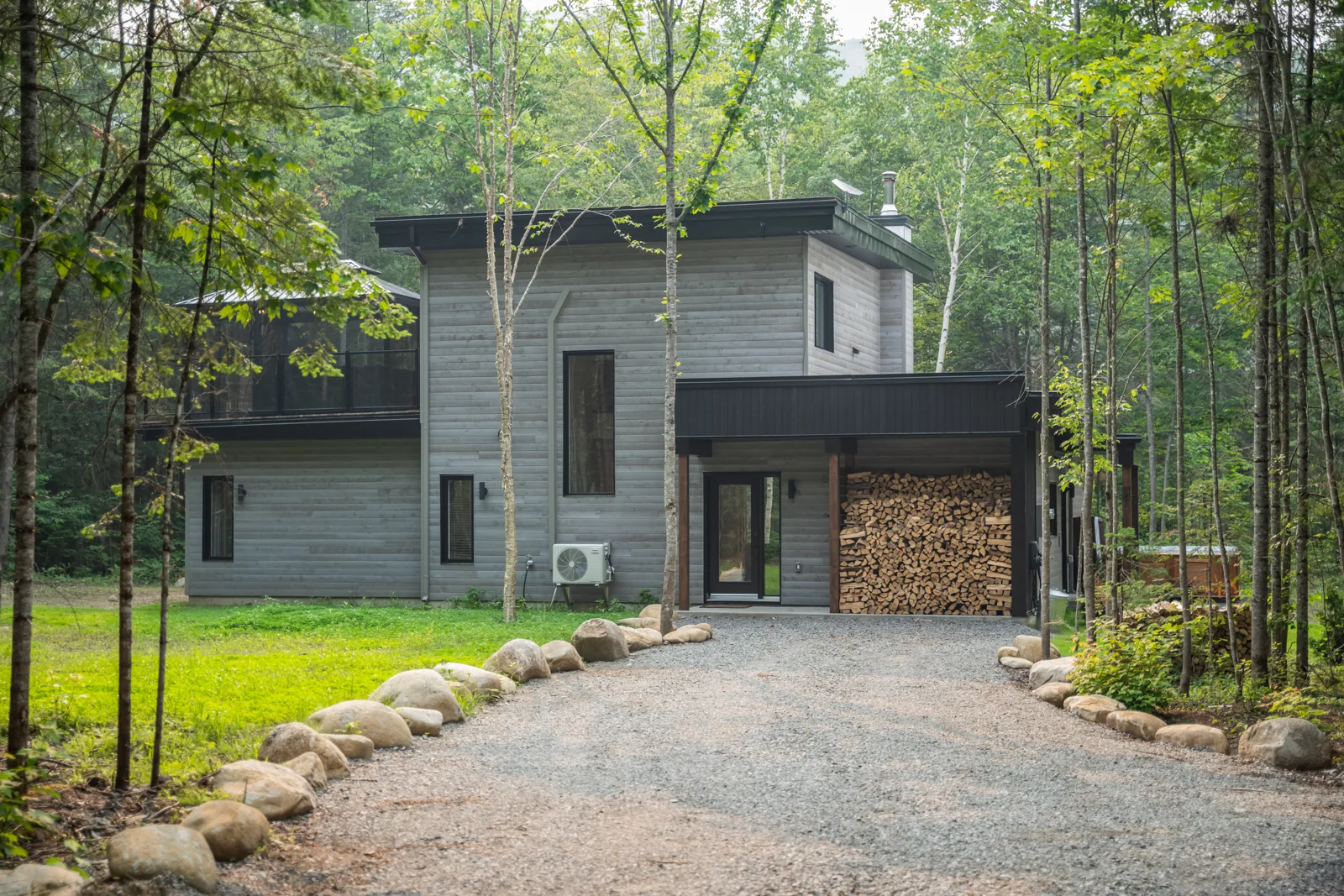 Détail du bardage bois extérieur du chalet livré