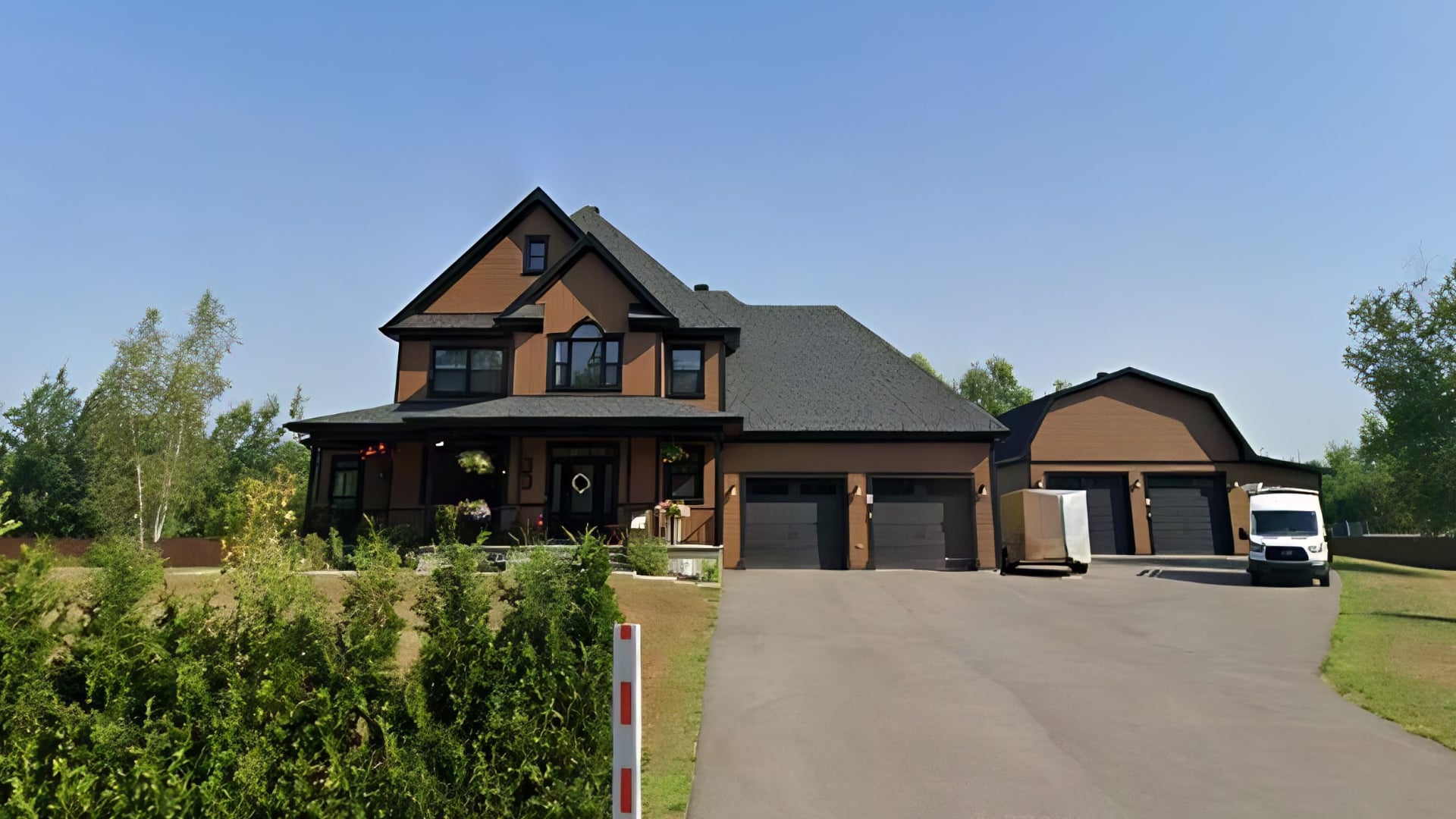 Résidence familiale neuve terminée avec garage, couverte par la garantie GCR